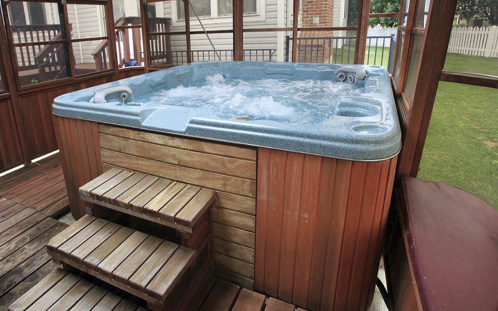 2021 Average Hot Tub Installation Cost (with Price Factors)