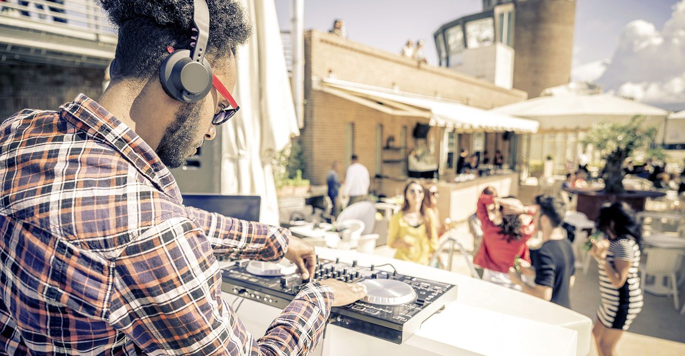 The 10 Best Sweet 16 DJs Near Me (with Free Estimates)