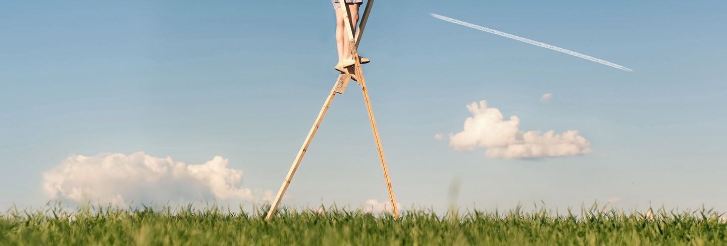 stilt walkers near me