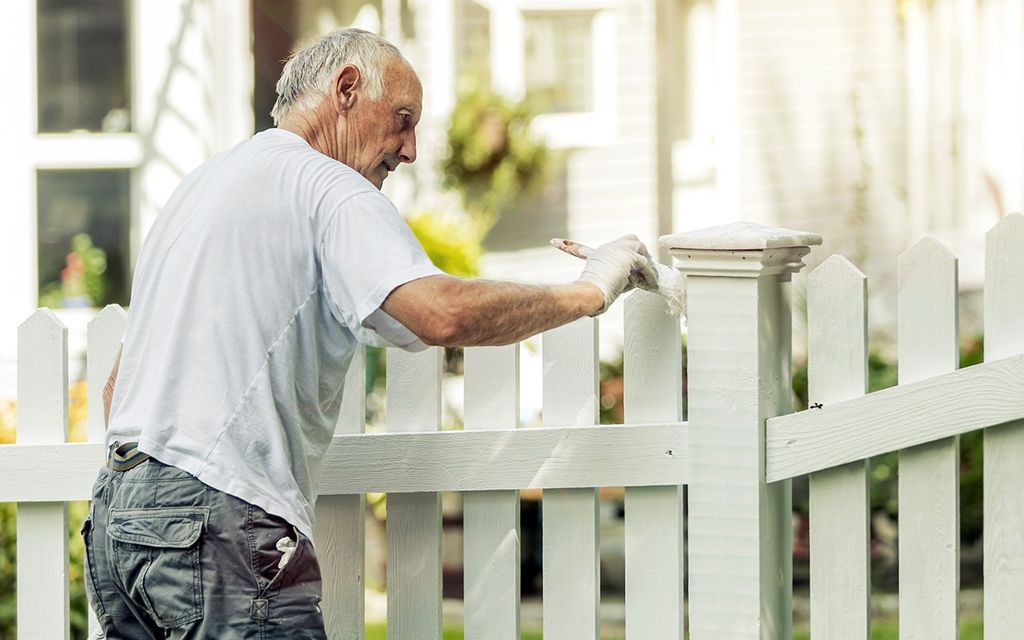 Fence staining cost