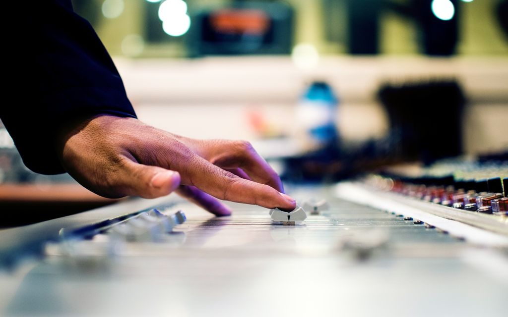 Find an audio equipment engineering trainer in your area