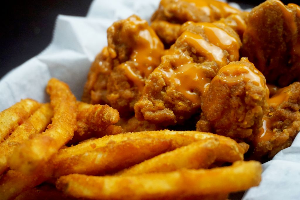 Mild Boneless Wings & Fries