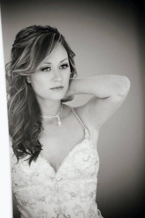 One of our beautiful brides. Photography by: Lesli