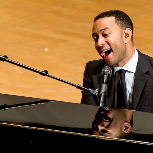 Picture of John Legend in concert at the Universit