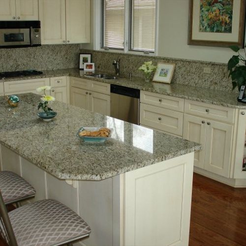 Giallo San Francisco countertops with full height 