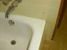 YES IT IS THE SAME TUB...