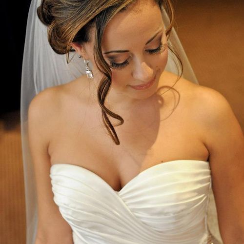 bridal makeup with false lashes