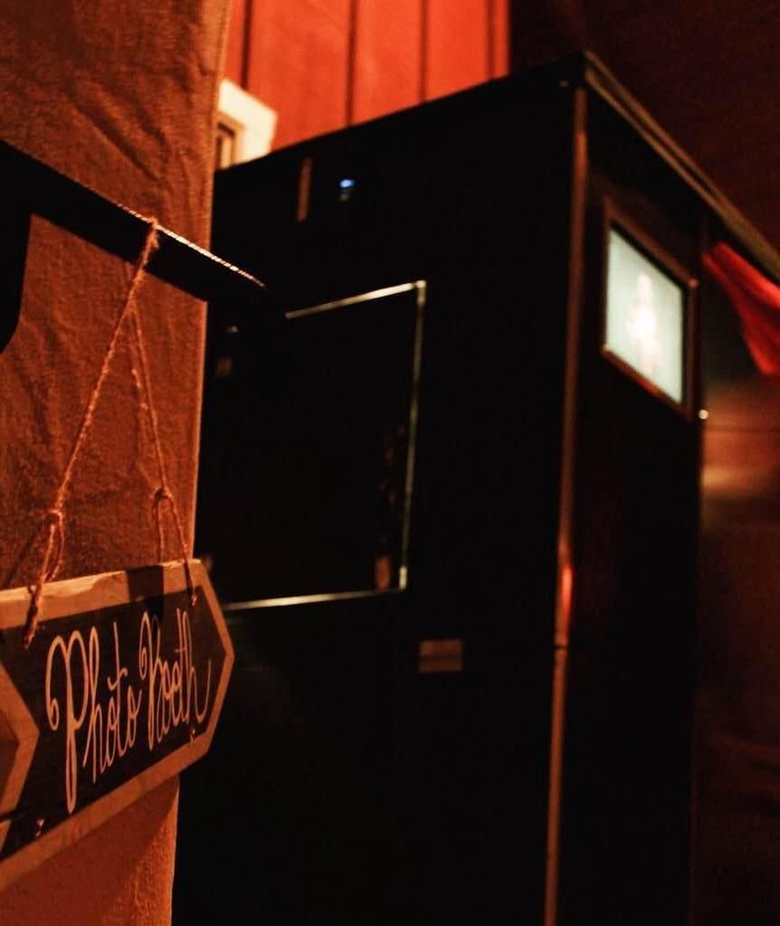 Photo Booth - Modern-Enclosed

- Wedding - Santa B