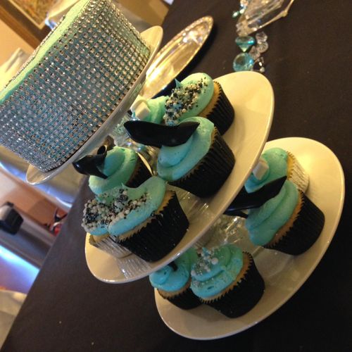 Breakfast at Tiffany's. Champagne cupcakes with Ch