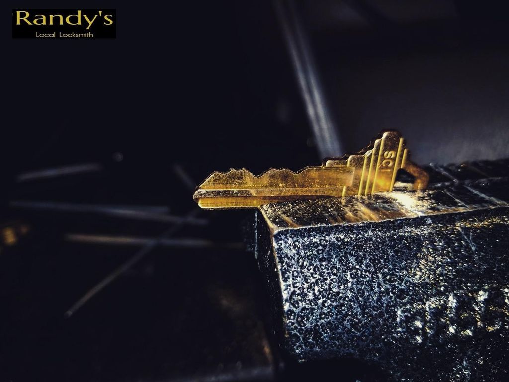 Cutting keys by hand