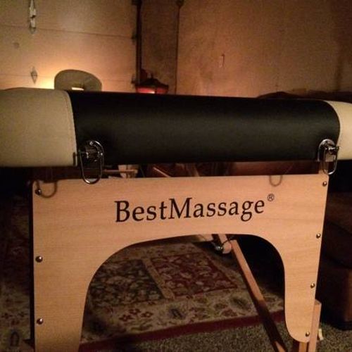 Enjoy a relaxing therapeutic massage on a Professi