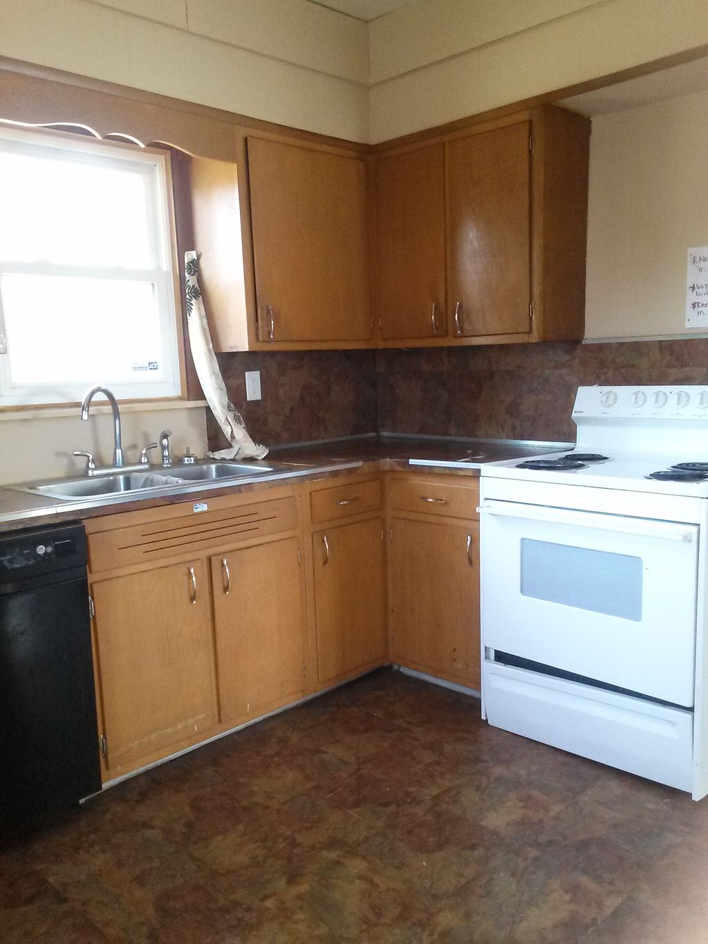 Cleaning of a kitchen in a rental