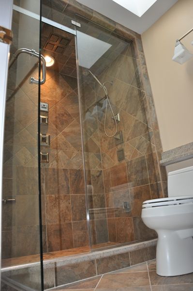 Steam shower, with multiple body sprays and rain s