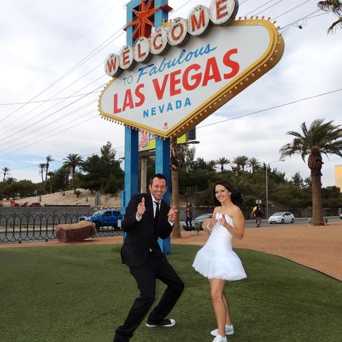 Welcome to the Fabulous Las Vegas Sign Wedding