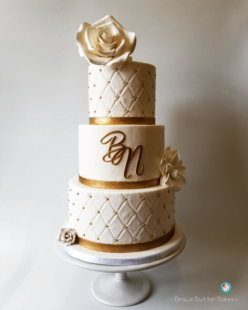 White & Gold Wedding Cake