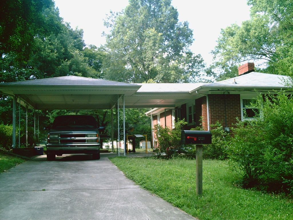 This home we put a new roof on,and did new soffit 