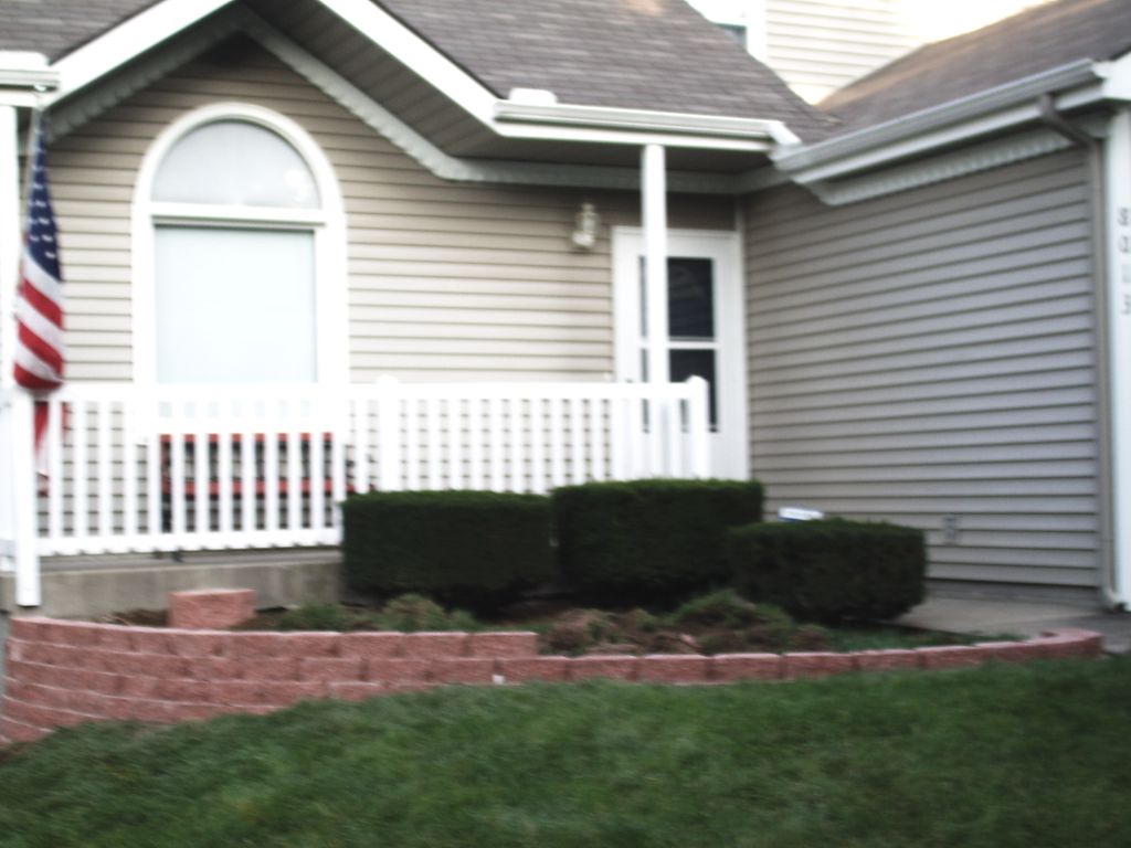 Landscape retaining wall