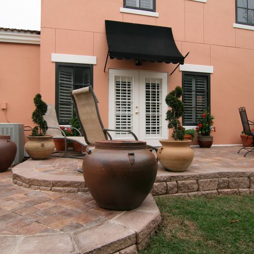 Paver patio with retaining wall