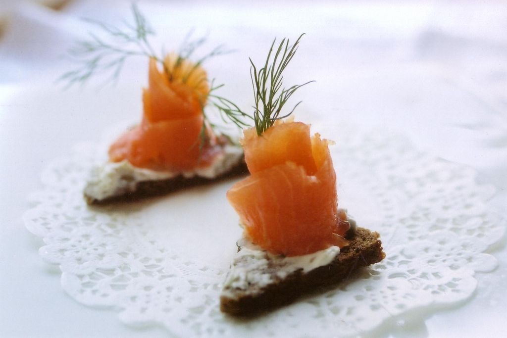 Smoked Salmon on Pumpernickel crustinis