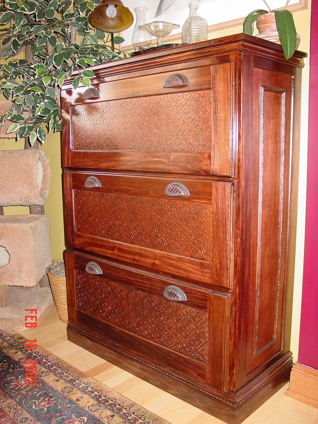 This is a three drawer file cabinet. Sheetrock com