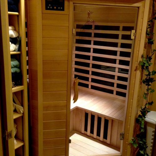Wonderfully healing infrared sauna!