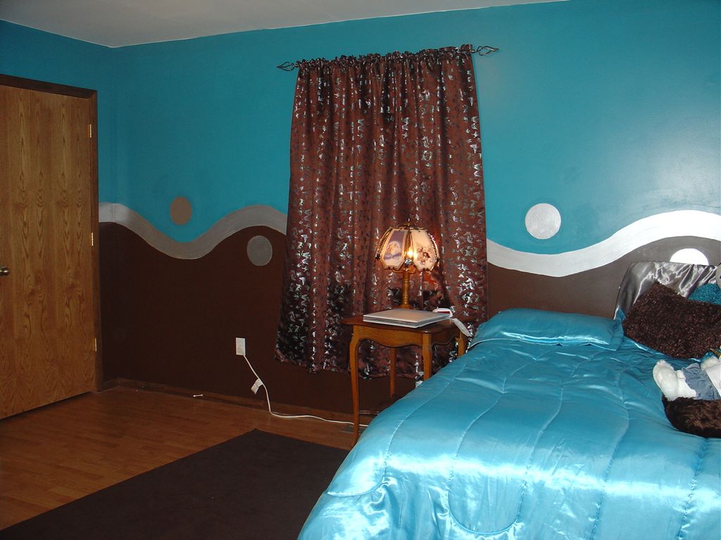 a teenage kids room.  I let the girl have some des