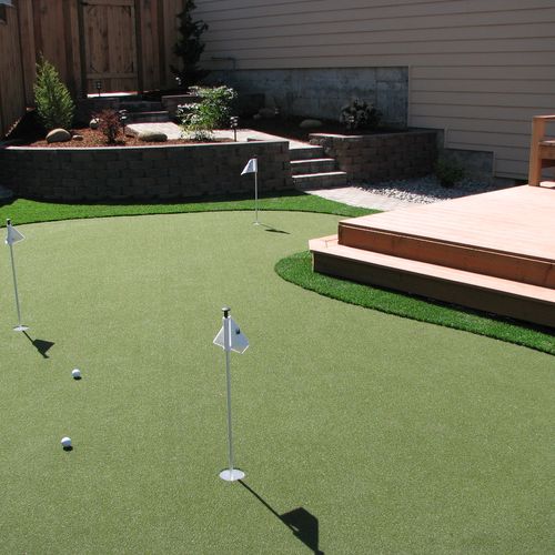 This low maintenance and fun synthetic putting gre