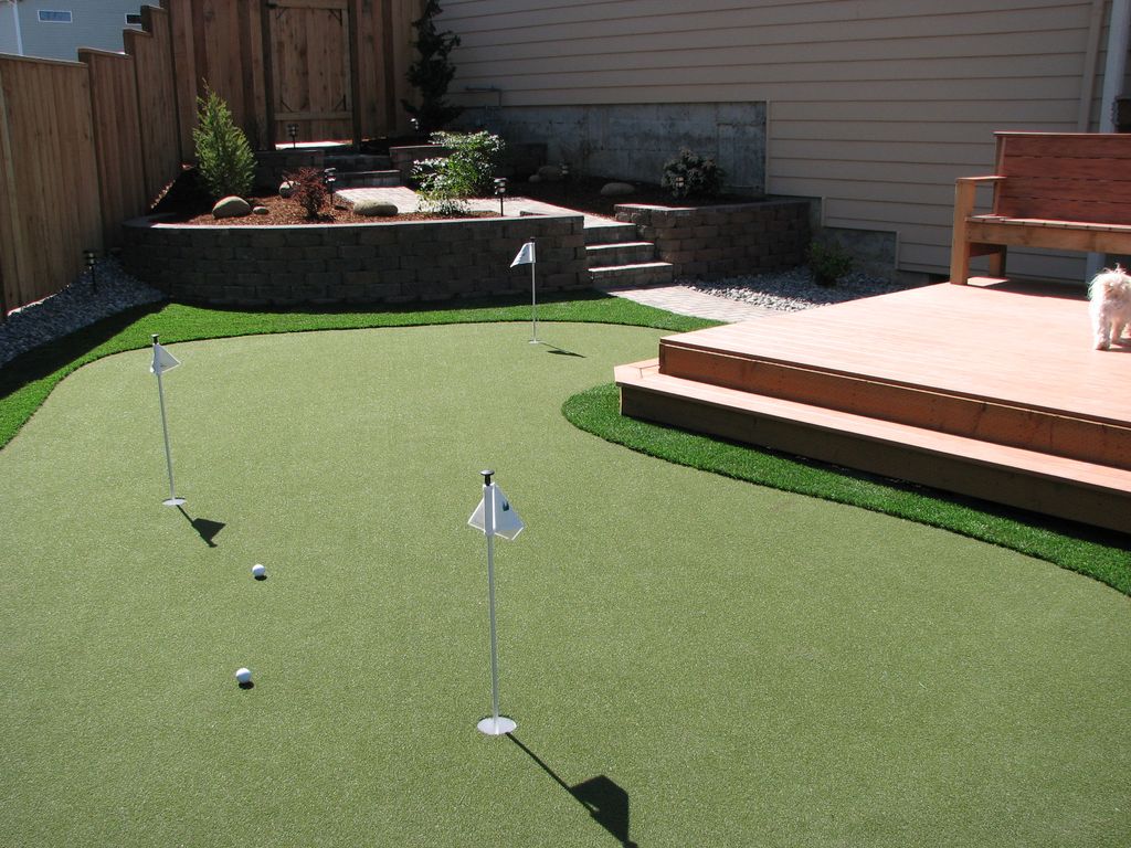 This low maintenance and fun synthetic putting gre