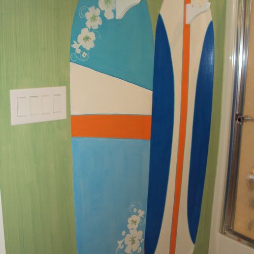 Strie finished walls with surf boards