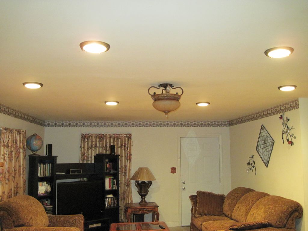 Same concept as above, a center light with recesse