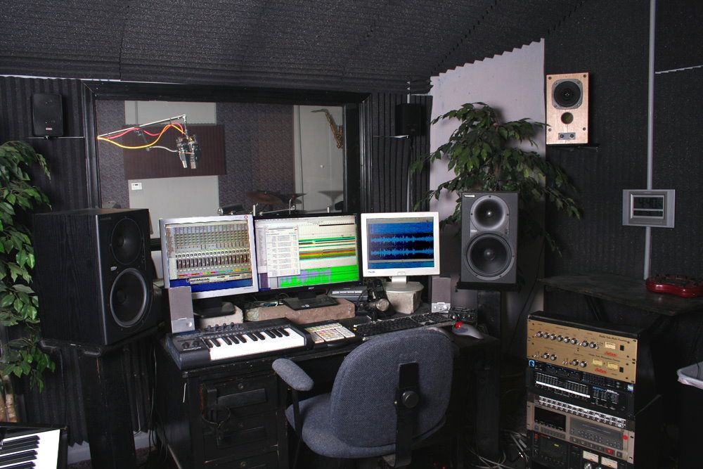 Control Room
Dual Macs