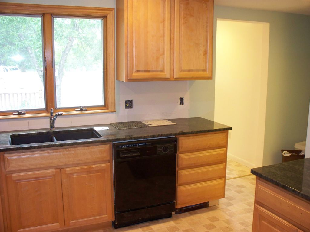 Beautiful new Tillson Kitchen,Stone Contertops.