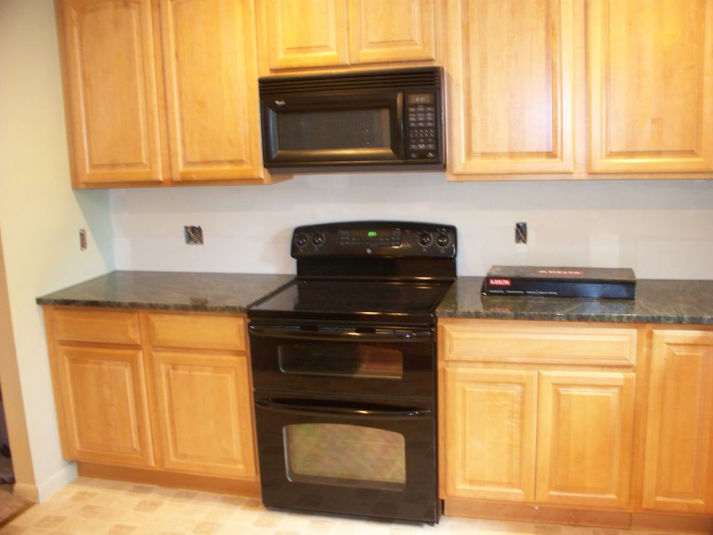 Microwave vented to exterior.