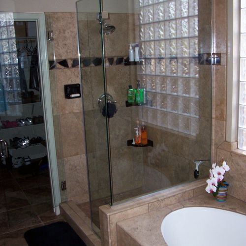Travertine shower with broken granite decorative b