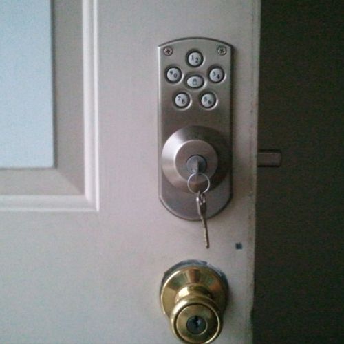 Keypad front door lock