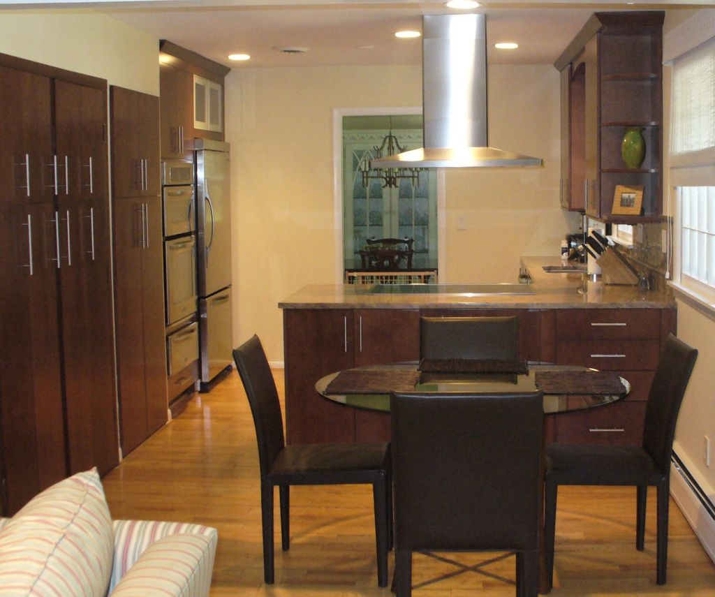 Potomac, MD
Kraftmaid Valencia Cabinetry
view 3 af