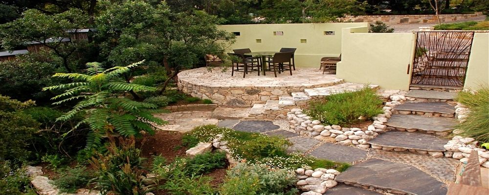 Raised Travertine Patio