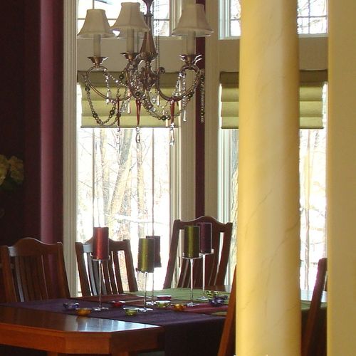 Decorative Veining on Columns leading into dining 