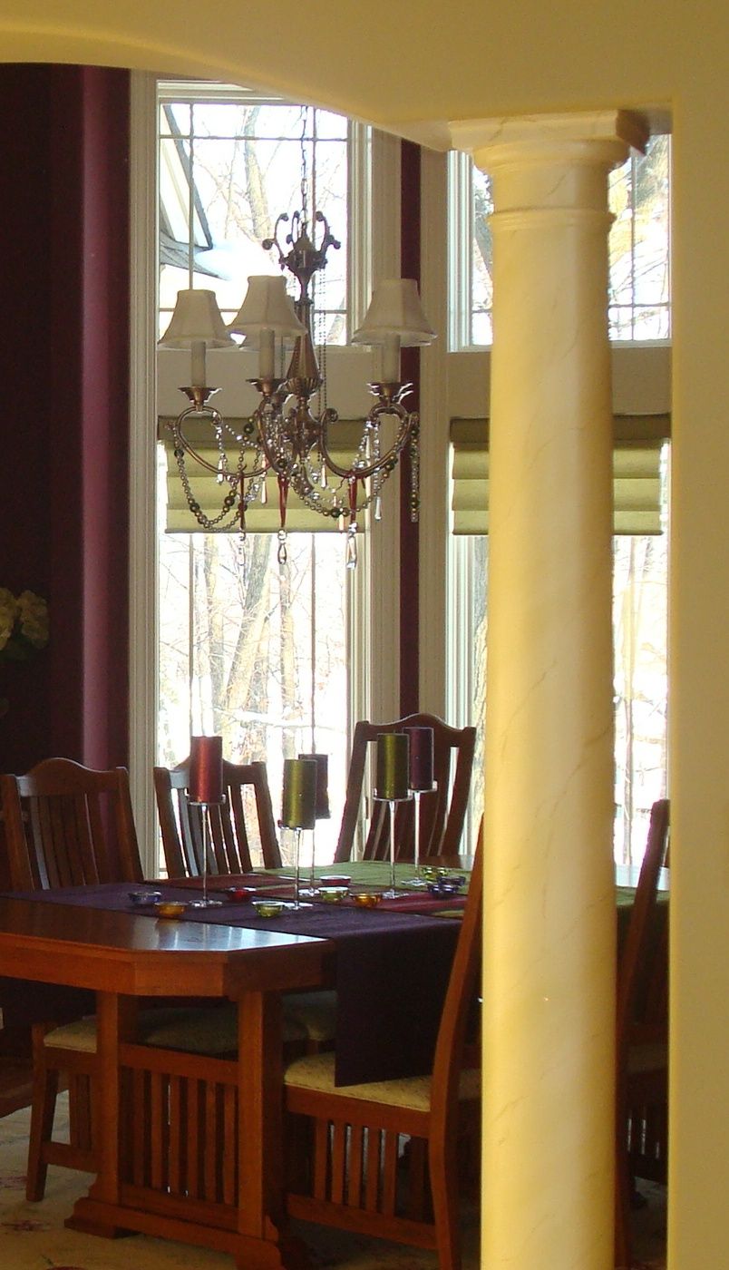 Decorative Veining on Columns leading into dining 