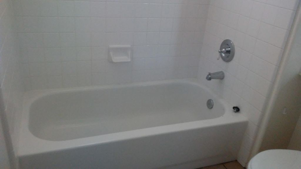 tub nice and clean for a move out 