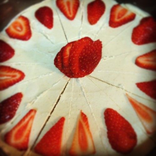 Raw vegan strawberry cheesecake