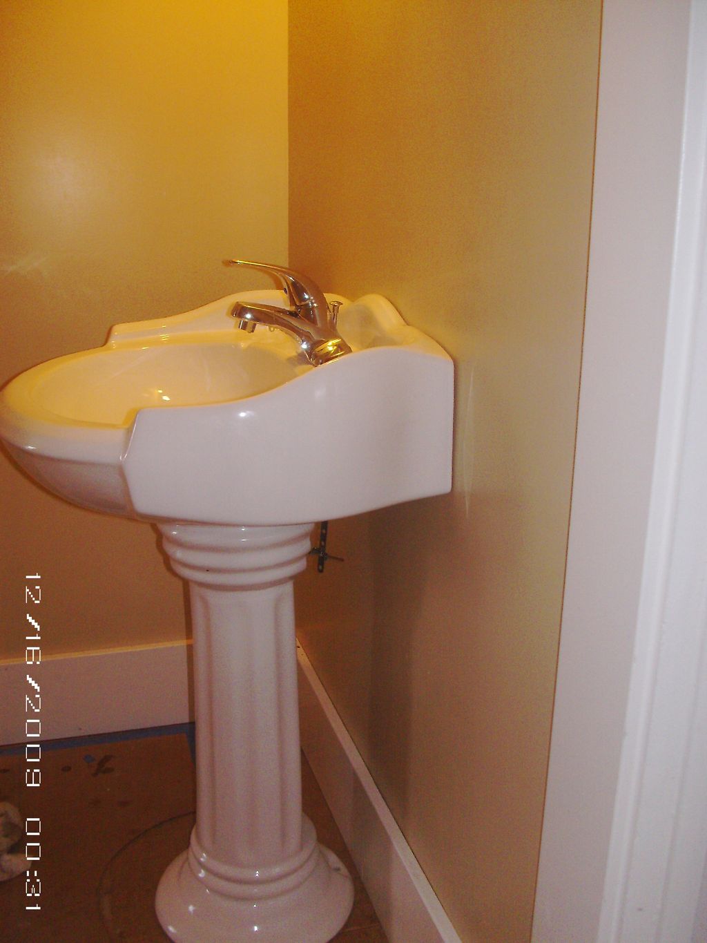 Pedistal with no pipes showing