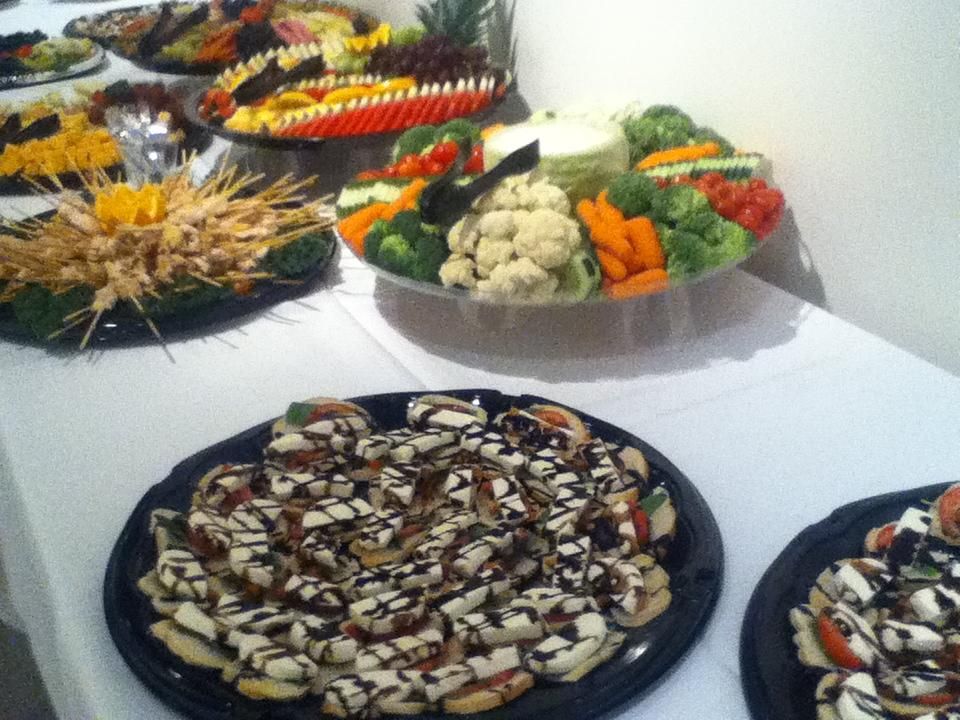 Tomato, Basil, and Mozzarella Bruchetta Crustinis 