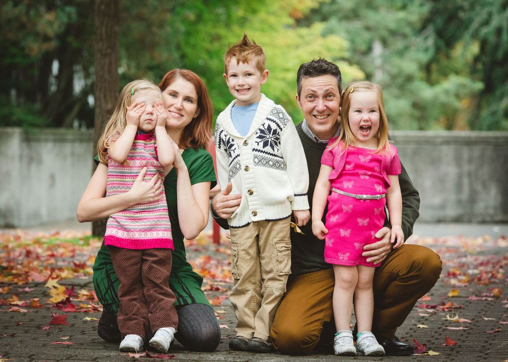 Family photos at Seattle Center (© Jenn Ireland Ph