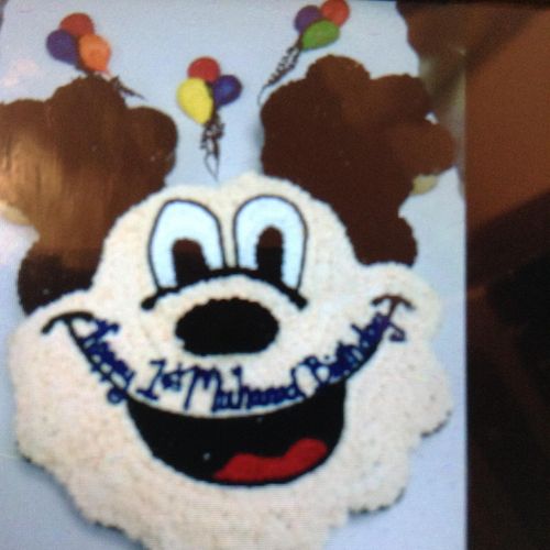 Mickey Mouse head. Cupcake cake (36)