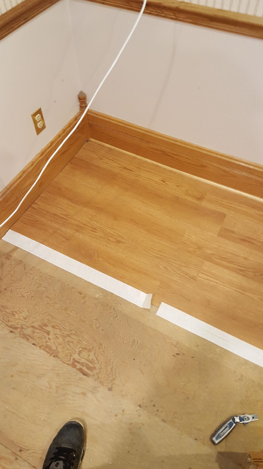 Vinyl floating floor