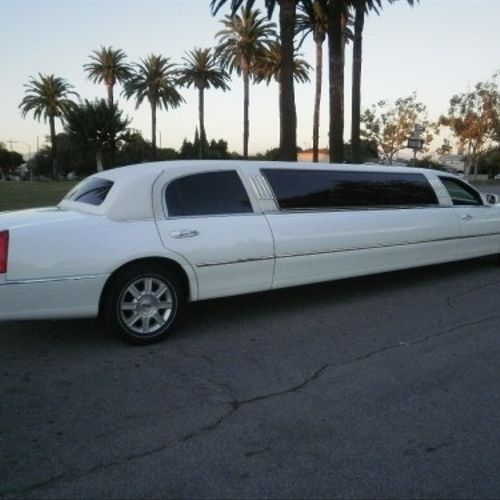 One of our beautiful Lincoln Limousines - Best Rat
