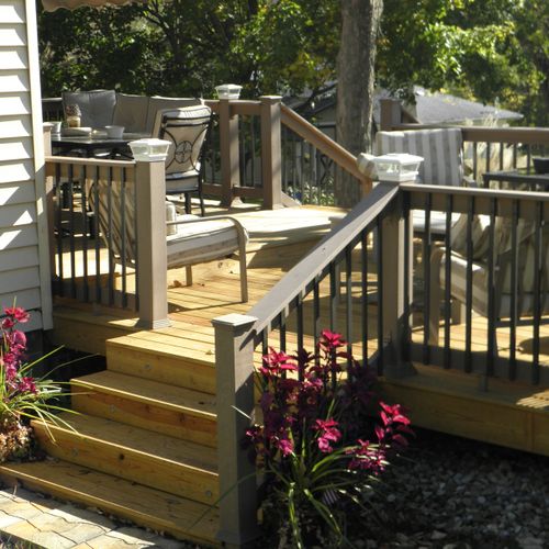 Composite handrail with aluminum balusters and rec