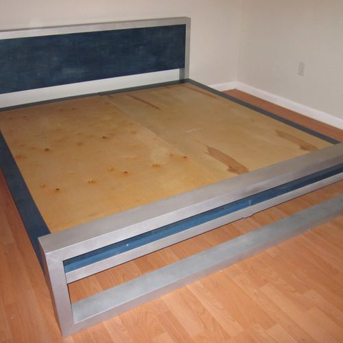 Wood and aluminium bed