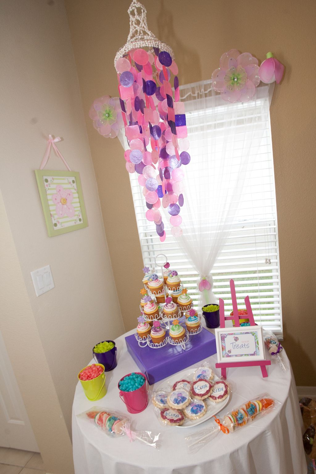 Adorable dessert table